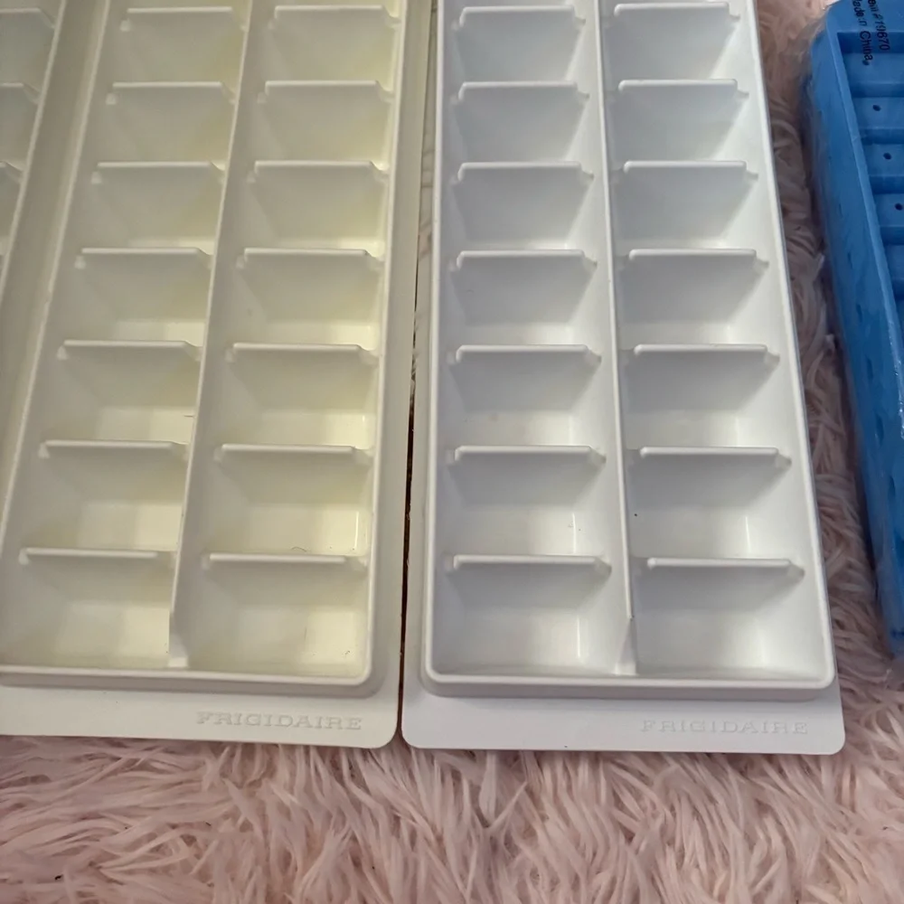 Vintage 3 Frigidaire 16 Cube White Plastic Ice Cube Tray Large Cube Stackable